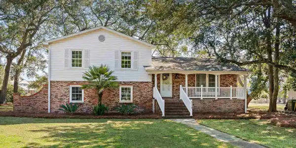 315 Oak Dr. N
