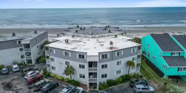 Image 2: Bird's eye view of unending shoreline and apartmen Image 2: Bird's eye view of unending shoreline and apartmen