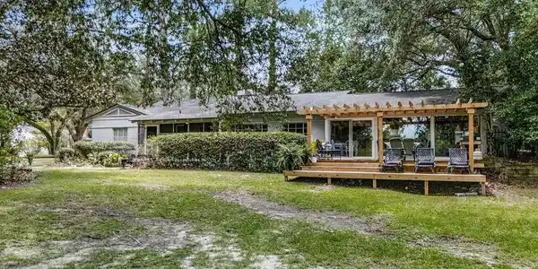 910 Willowbank Rd.