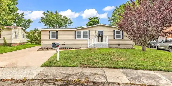 1112 Woodville Circle