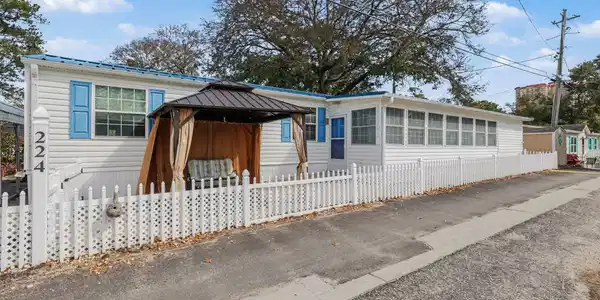 9700 Kings Rd.