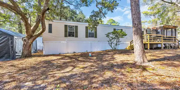 4614 Pelican St.