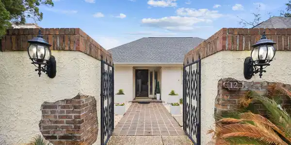 12 Valencia Circle