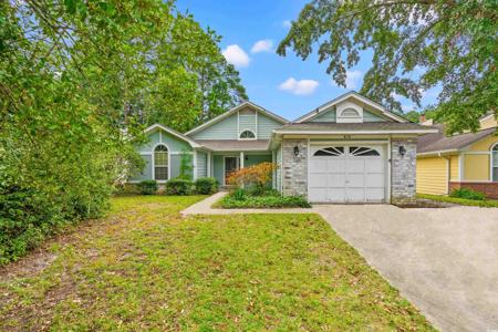 818 Knoll Dr.