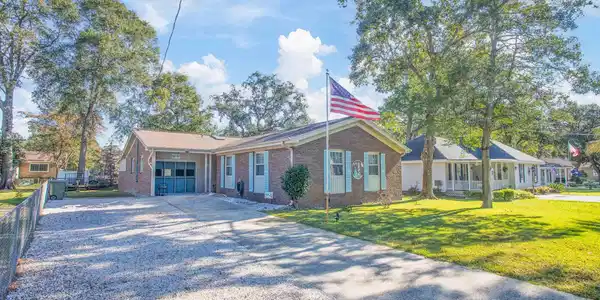 654 3rd Ave. N