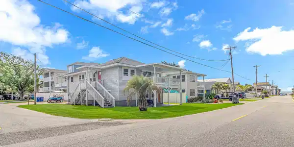 1525 Havens Dr.