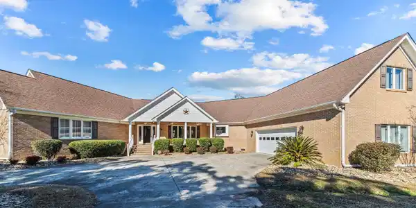 2409 Royal Oak Circle