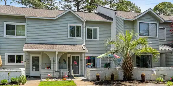 55 Shadow Moss Pl.
