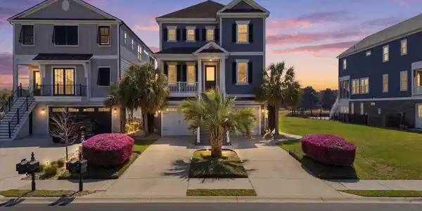320 West Palms Dr.
