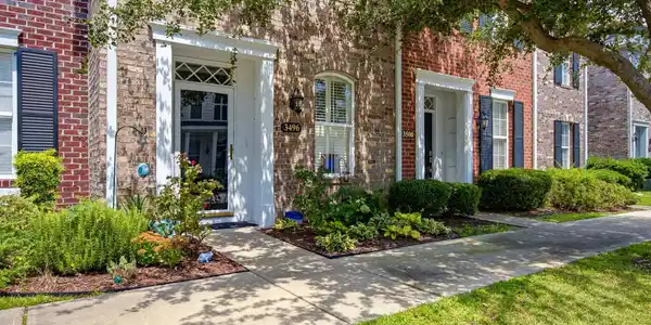 3496 Alexandria Ave.