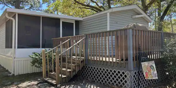 2720 Leo Dr.