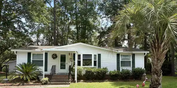 3095 Palmetto Dr.