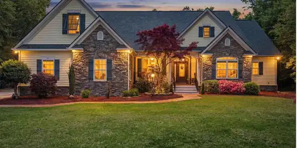 33 Deer Moss Ct.