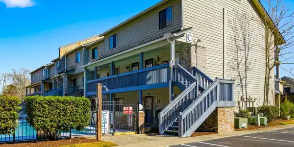 816 9th Ave. S