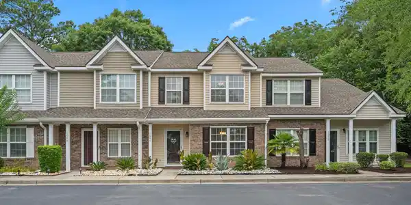 1044 Portico Loop