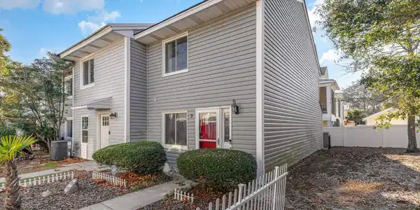 1510 Edge Dr.