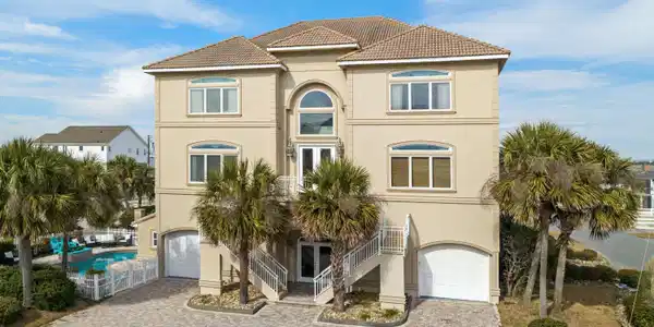 4309 Lake Dr.
