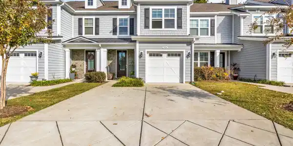 2404 Kings Bay Dr.