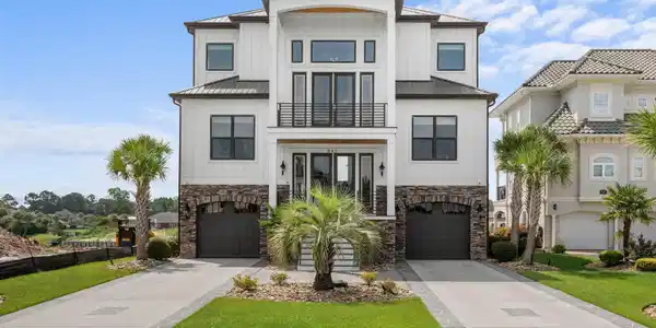 842 Waterton Ave.