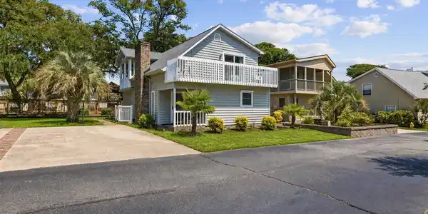 402 Windy Ln.