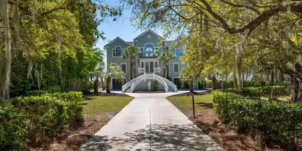 3260 Luvan Blvd.
