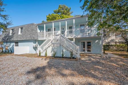 2207 Havens Dr.