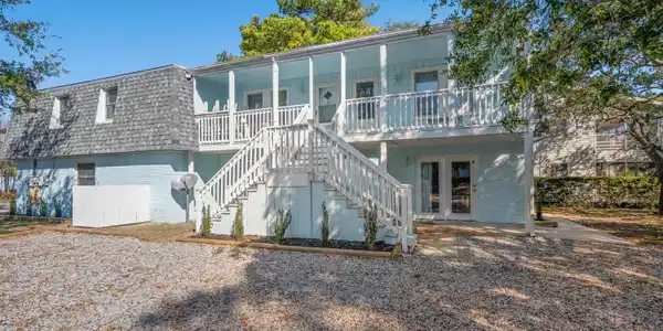 2207 Havens Dr.
