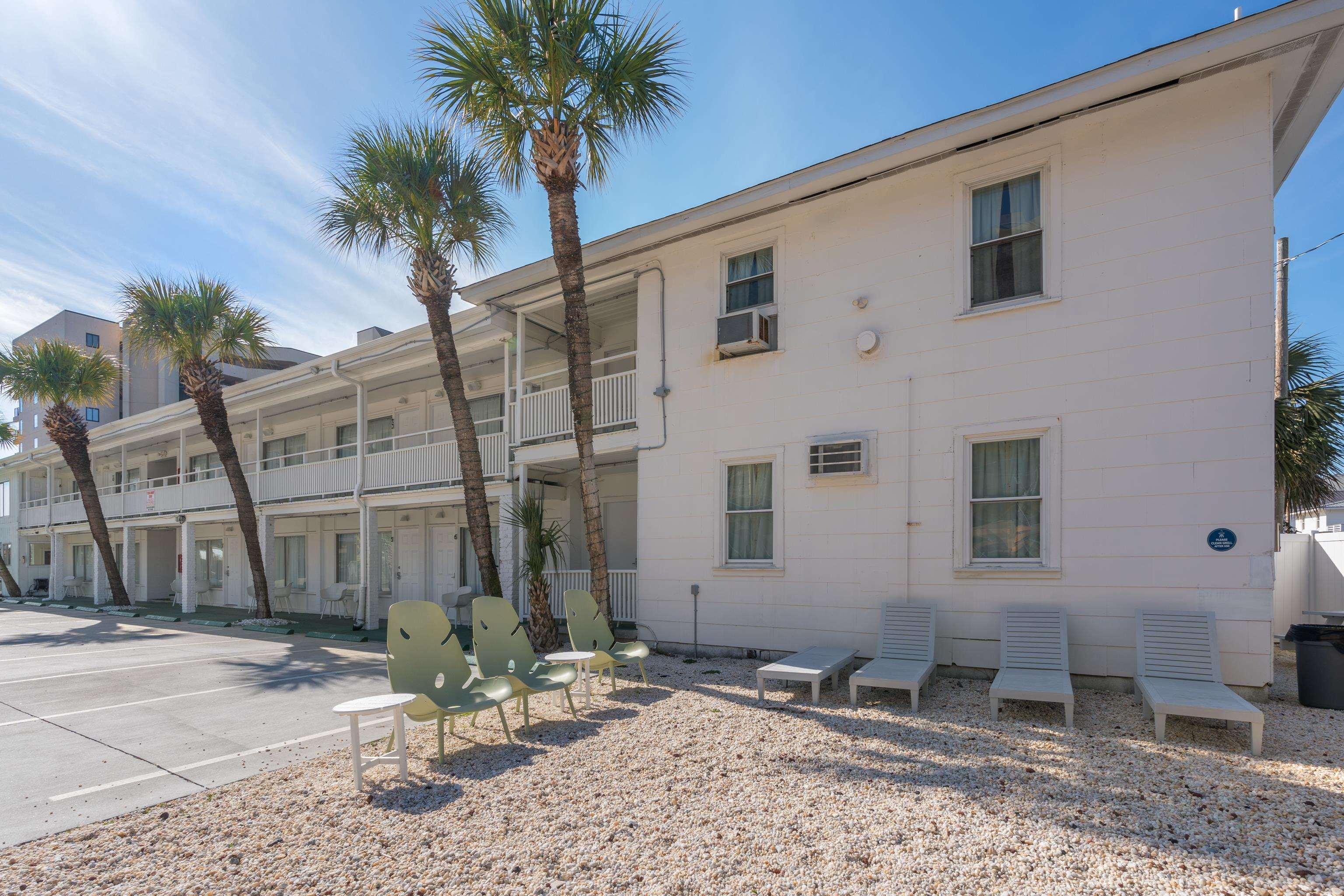 Image 3: 15 Units: 13 efficiencies, 2 Two Bedroom Units.