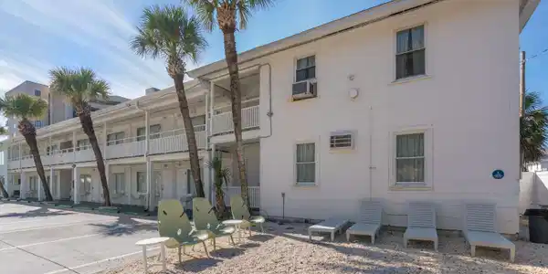 Image 3: 15 Units: 13 efficiencies, 2 Two Bedroom Units.