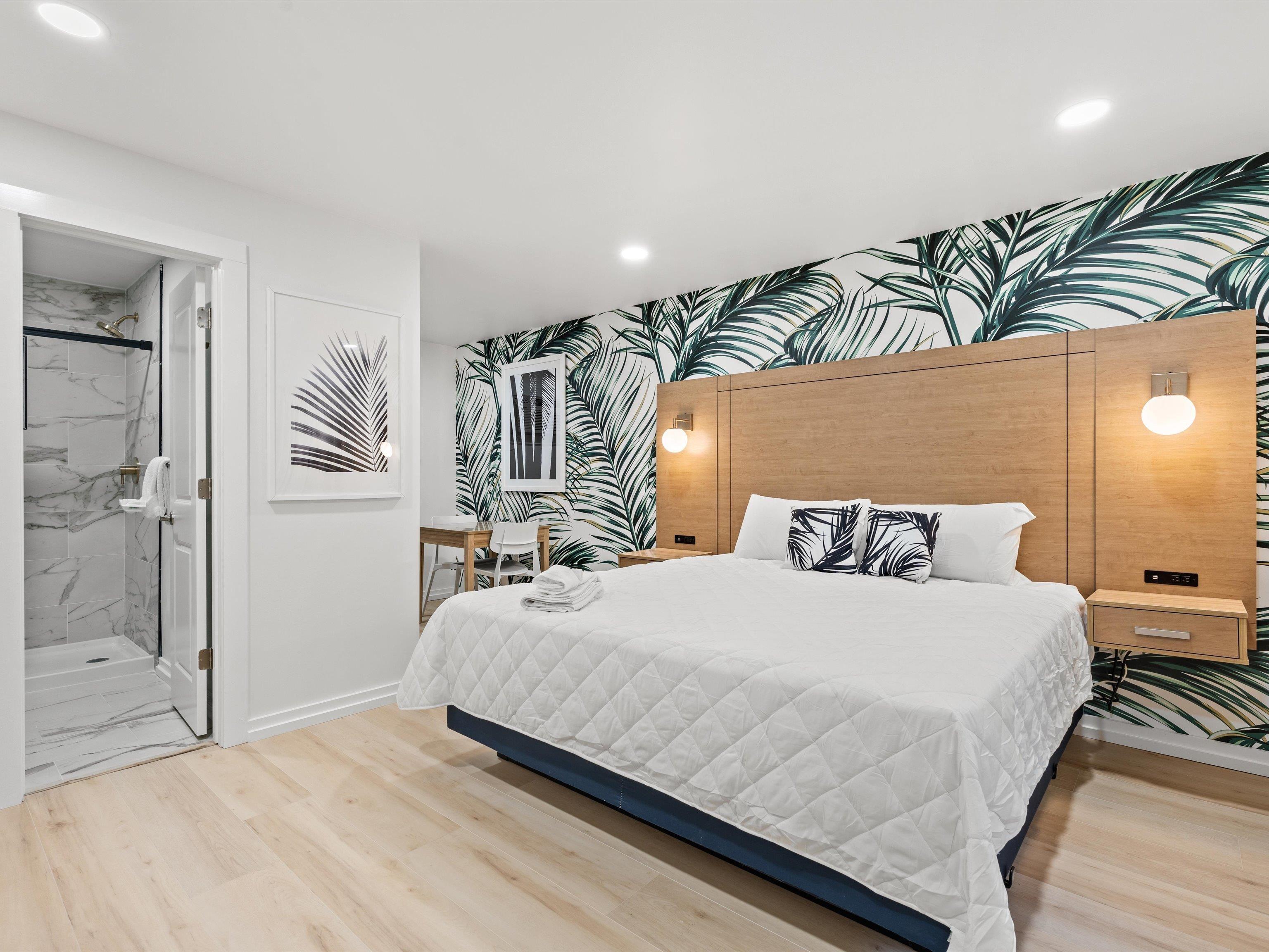 Image 4: Efficiency | King bed.