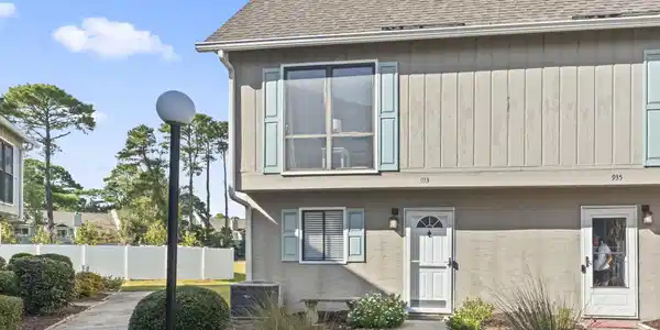 933 Villa Dr.