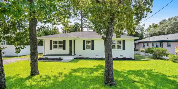3816 Pine Lake Dr.