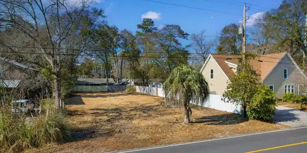 1012 Hollywood Dr. S