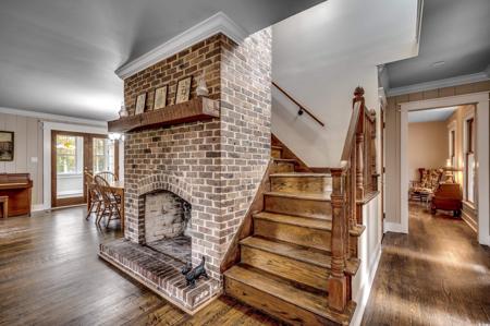 11214 Lee Circle