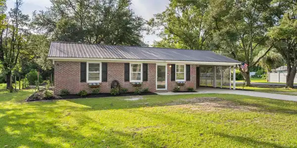 1607 Oak St.