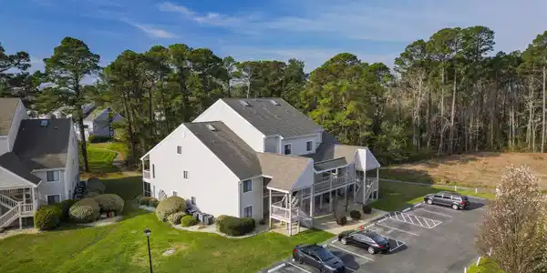 1095 Plantation Dr.