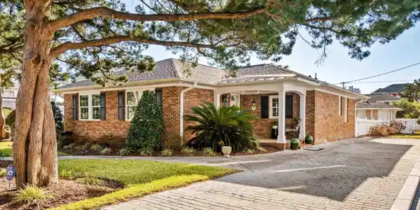 205 9th Ave. N