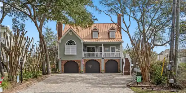 319 N Oak Dr.