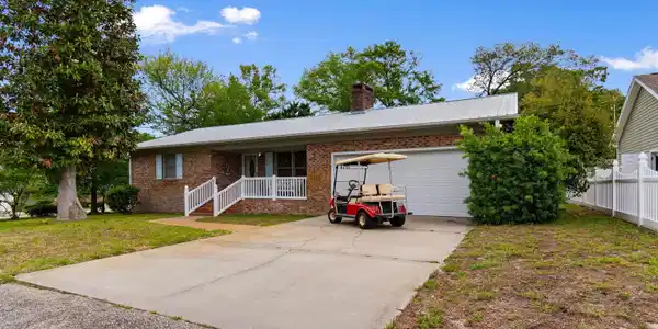 1020 Thomas Ave.