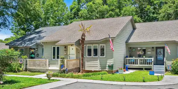 812 Villas Ct.