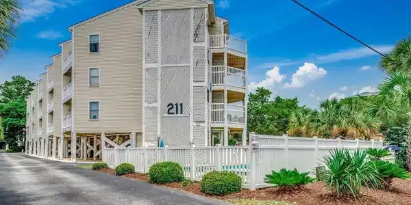 211 N Hillside Dr.