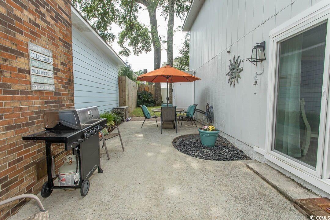 Image 4: View of patio / terrace with outdoor dining space Image 4: View of patio / terrace with outdoor dining space