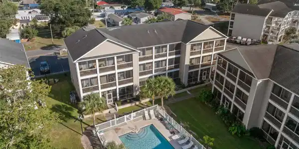 Image 4: Bird's eye view of the building and the pool area