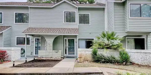 23 Shadow Moss Pl.