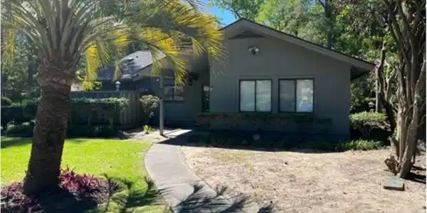 958 Oakwood Ln.