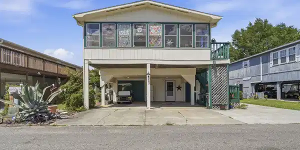 440 Meadowlark Dr.