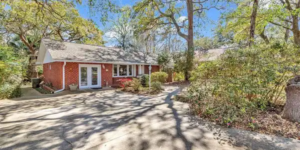 813 Hollywood Dr. N