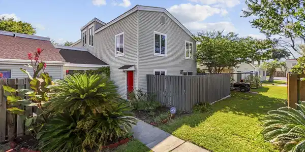 800 9th Ave. S