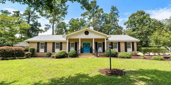 4380 Lake Circle