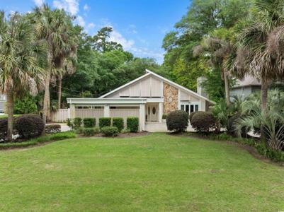 371 Lakeshore Dr.